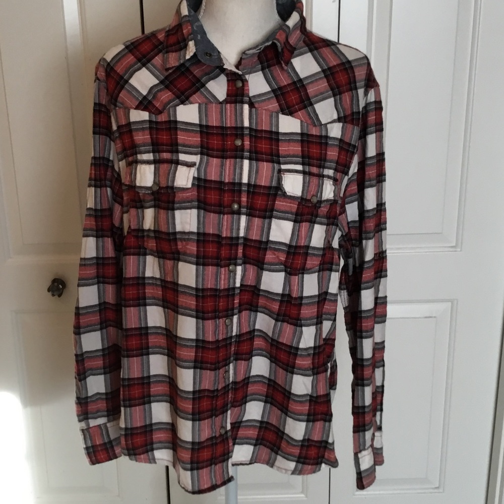 Jachs Girlfriend flannel snap close top